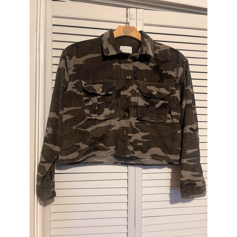 AMERICAN EAGLE Women's Size‎ Medium M Button Down Shirt Blouse Top Camo Corduroy